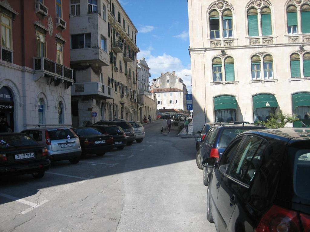 Split Central Guesthouse Экстерьер фото